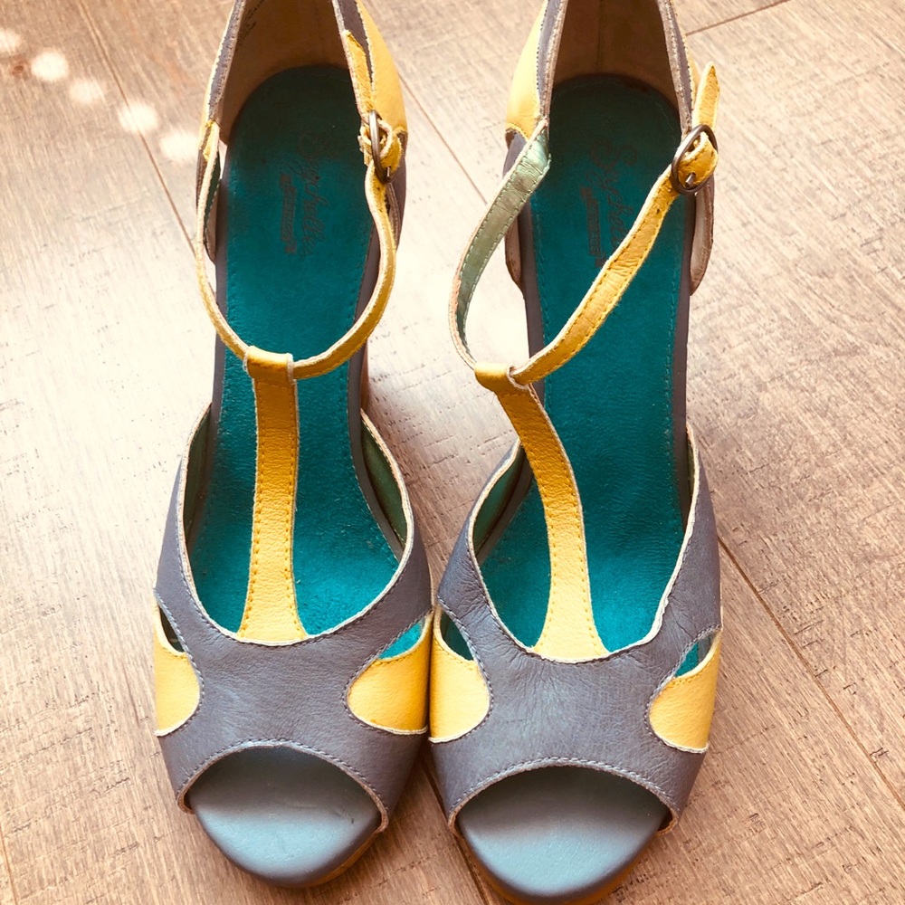 Women’s Seychelles heels, size 10.